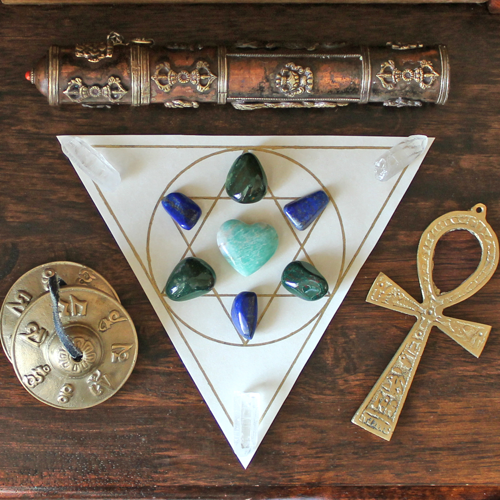 This healing crystal grid uses a Triangle, Circle and the Star of David.