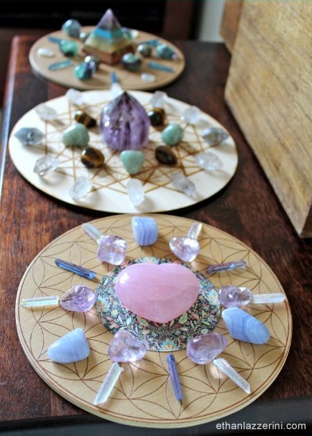 Three crystal grids - The crystal points all point outwards
