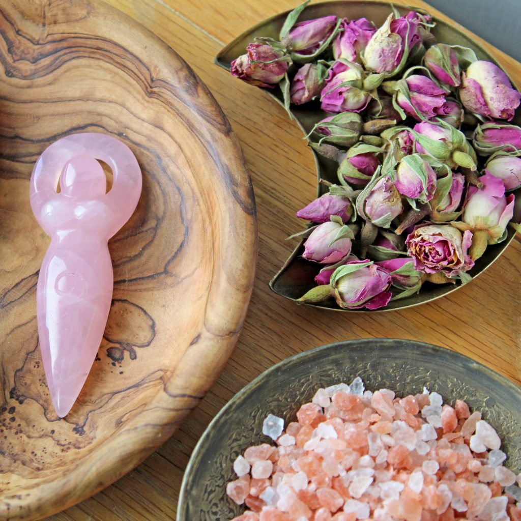 Rose buds, pink salt and rose qhartz goddess carving