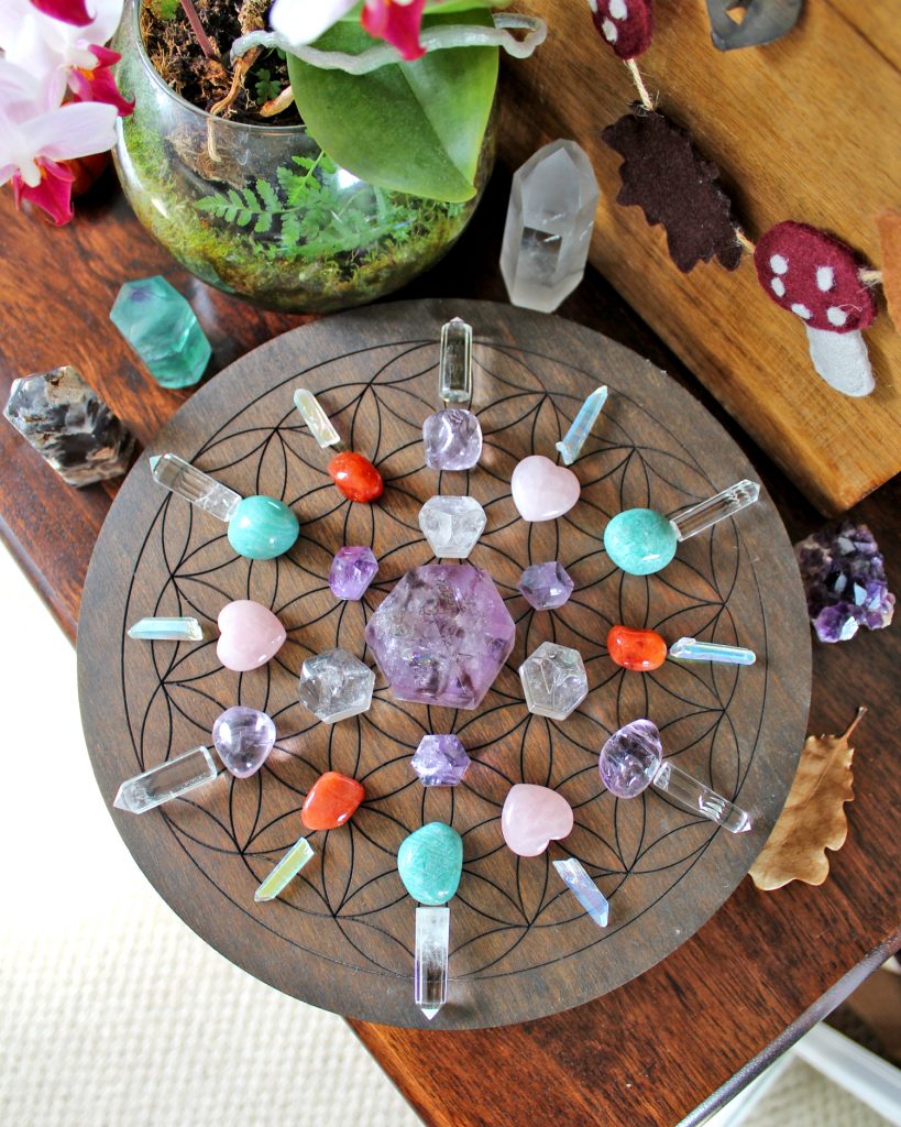 Crystal grid with crystal points pointing outwards